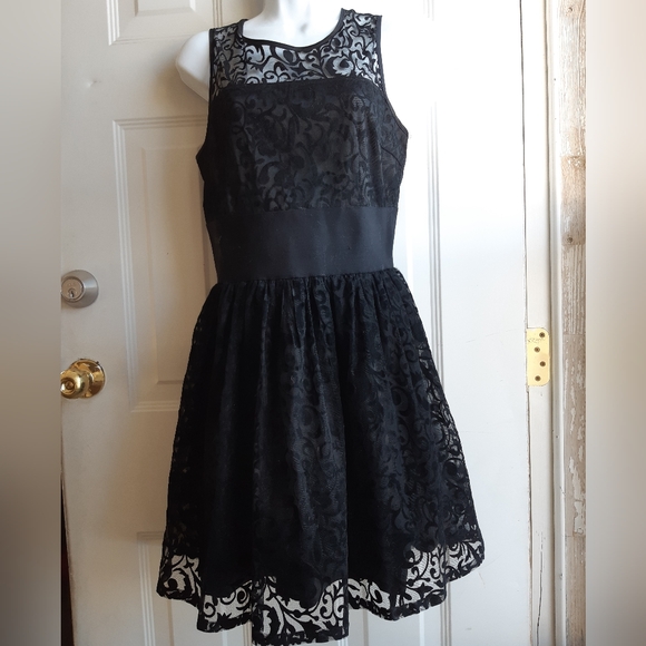 Flocked Velvet Dress - Picture 3 of 11